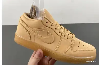 Hyperoad Jordan Vanilla “Pale Sand” SE Low 1 Air 0703